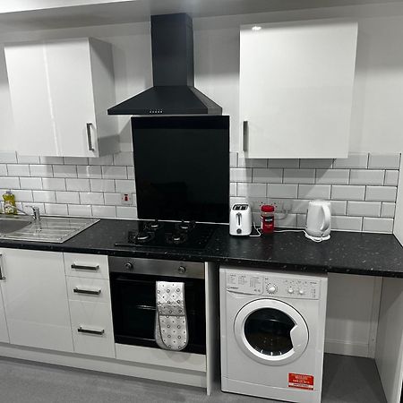 דירות לייסטר Cozzy Haven Two Min From Train Station מראה חיצוני תמונה